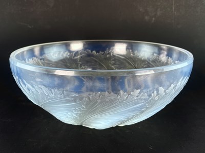 Lot 96 - LALIQUE - OPALESCENT CHICOREE PATTERN GLASS BOWL