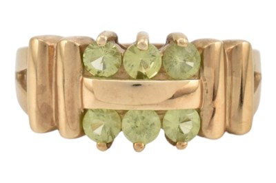 Lot 183 - HALLMARKED 9CT GOLD & PERIDOT CLUSTER RING