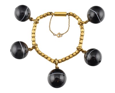 Lot 98 - 19TH CENTURY BANDED AGATE PENDANT BRACELET