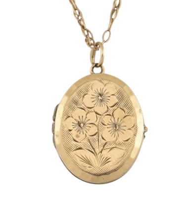 Lot 271 - 9CT B&F LOCKET ON 9CT GOLD CHAIN