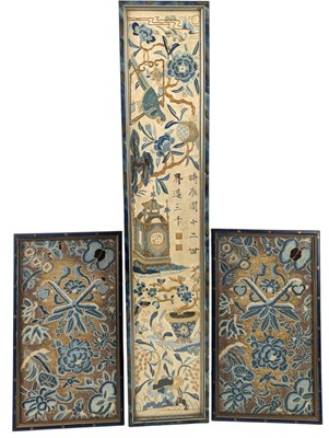 Lot 103 - THREE EARLY 20TH CENTURY CHINESE EMBROIDERED PANELS 清 刺绣袖边和刺绣挂屏一对