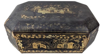 Lot 204 - 19TH CENTURY CHINESE EXPORT LACQUERED JEWELLERY BOX 清十九世纪外销黑漆描金盒
