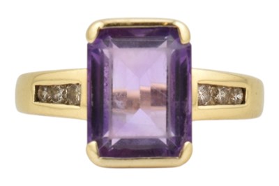 Lot 246 - GOLD AMETHYST & DIAMOND RING