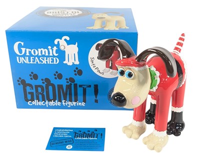 Lot 709 - WALLACE & GROMIT - GROMIT UNLEASHED FIGURINE - SANTA PAWS