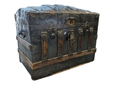 Lot 948 - VICTORIAN 19TH CENTURY ENGLISH DOMED STEAMER TRUNK