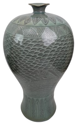 Lot 127 - AN DONGOH KILN - 20TH CENTURY KOREAN 'FISH' CELADON MEIPING VASE 韩国 青瓷 安 东五窑