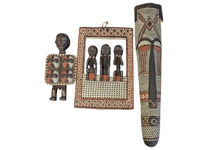 Lot 472 - THREE AFRICAN DECORATIVE WOODEN WALL HANGINGS INCLUDING A MASK