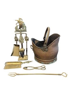 Lot 373 - VICTORIAN 19TH CENTURY BRASS COAL SCUTTLE AND FIRESIDE COMPANIONS