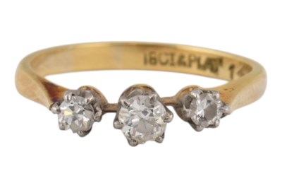Lot 223 - 18CT GOLD PLATINUM & DIAMOND THREE STONE RING