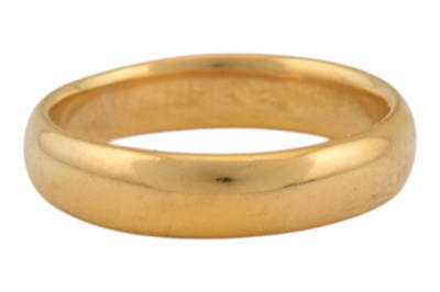 Lot 211 - HALLMARKED 22CT GOLD BAND RING