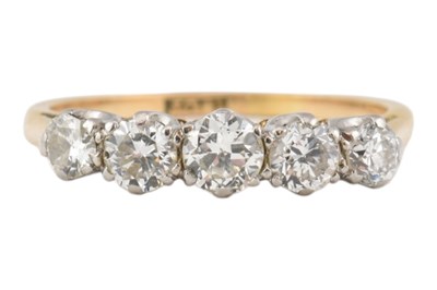 Lot 40 - 18CT GOLD & DIAMOND FIVE STONE RING