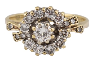 Lot 51 - HALLMARKED 9CT GOLD & DIAMOND CLUSTER RING