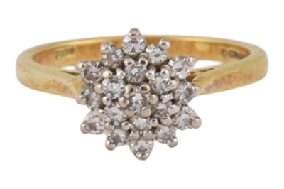 Lot 94 - HALLMARKED 18CT GOLD & DIAMOND CLUSTER RING