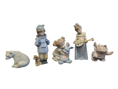 Lot 157 - LLADRO & NAO - FIVE LATE 20TH CENTURY SPANISH PORCELAIN FIGURES