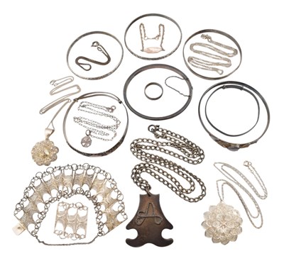 Lot 108 - ASSORTMENT OF SILVER JEWELLERY