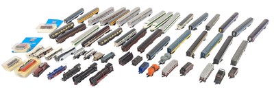 Lot 242 - MODEL RAILWAY - LARGE COLLECTION OF N GAUGE ROLLING STOCK
