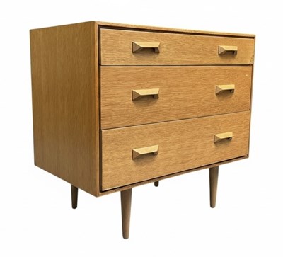 Lot 402A - JOHN & SYLVIA REED FOR STAG - CONCORD - MID CENTURY OAK CHEST OF DRAWERS