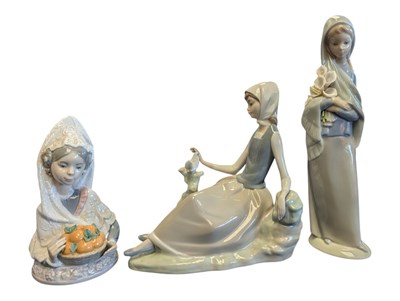 Lot 164 - THREE VINTAGE LLADRO SPANISH PORCELAIN FIGURINES
