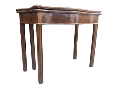 Lot 829 - 19TH CENTURY GEORGE III MAHOGANY SERPENTINE FRONTED GAMES TABLE