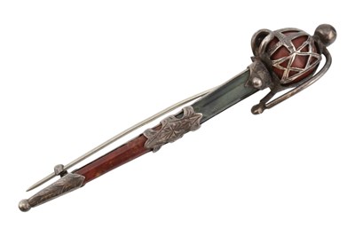 Lot 186 - 19TH CENTURY SCOTTISH DIRK BROOCH PIN
