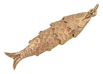 Lot 101 - HALLMARKED 9CT GOLD ARTICULATING FISH CHARM PENDANT