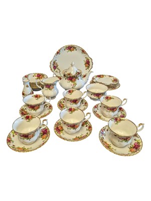 Lot 176 - ROYAL ALBERT - OLD COUNTRY ROSES - LATE 20TH CENTURY CHINA TEA SERVICE