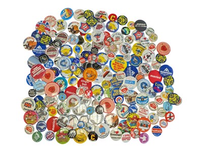Lot 393 - COLLECTION OF 20TH CENTURY VINTAGE PIN BADGES