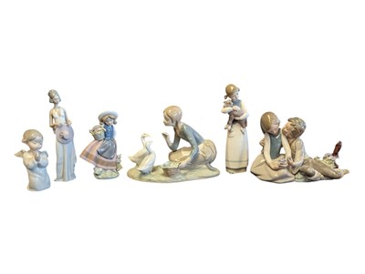 Lot 169 - LLADRO - COLLECTION OF LATE 20TH CENTURY SPANISH PORCELAIN FIGURES