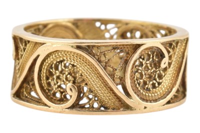Lot 337 - GOLD & FILIGREE BAND RING