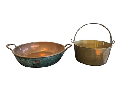 Lot 490 - VICTORIAN LARGE COPPER COOKING POT & BRASS JAM PAN