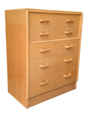 Lot 580 - G PLAN FURNITURE - 1950S G PLAN OAK CHEST OF DRAWERS
