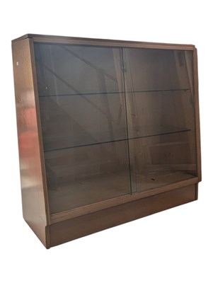 Lot 582 - G PLAN FURNITURE - MID CENTURY G PLAN WATERFALL DISPLAY CASE