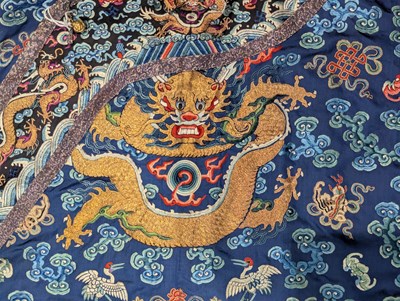 Lot 100 - LATE 19TH CENTURY / EARLY 20TH CENTURY CHINESE WOVEN SILK 'DRAGON' ROBE 清 藍地五爪金龍紋龙袍