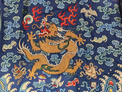 Lot 100 - LATE 19TH CENTURY / EARLY 20TH CENTURY CHINESE WOVEN SILK 'DRAGON' ROBE 清 藍地五爪金龍紋龙袍