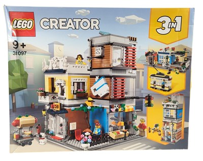 Lot 625 - LEGO - BOXED CREATOR SET NO. 31097 TOWNHOUSE PET SHOP & CAFE