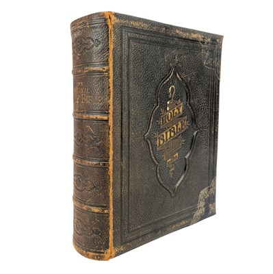 Lot 131 - 19TH CENTURY BIBLE - c.1900 THE HOLY BIBLE WITH THE COMMENTARIES OF SCOTT AND HENRY, ILLUSTRATED