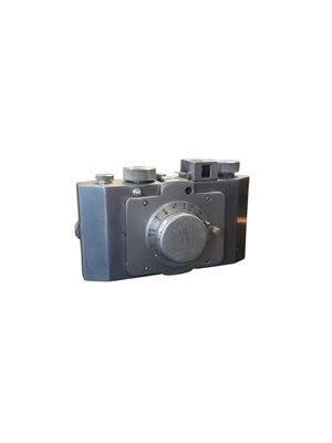 Lot 412 - GALLUS, FRANCE - MID 20TH CENTURY GALLUS DERLUX 127 FILM CAMERA