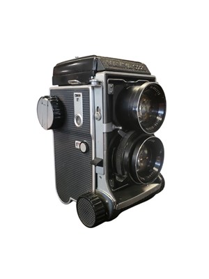 Lot 409 - MAMIYA, JAPAN - VINTAGE C220 MEDIUM FORMAT INTERCHANGEABLE LENS TLR CAMERA