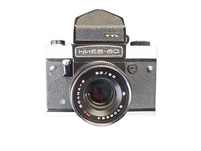 Lot 419 - KIEV, USSR - VINTAGE KIEV 60 MEDIUM FORMAT SLR CAMERA