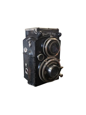 Lot 421 - VOIGTLANDER, GERMANY - VINTAGE SUPERB TLR CAMERA