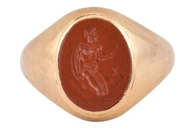 Lot 82 - GOLD ANTIQUE CARVED JASPER INTAGLIO RING