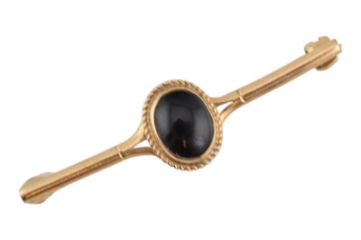 Lot 279 - HALLMARKED 9CT GOLD & ONYX BAR BROOCH PIN