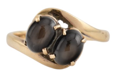 Lot 325 - 18CT GOLD BLACK STAR SAPPHIRE CABOCHON RING