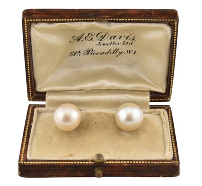 Lot 273 - PAIR OF 9CT WHITE GOLD & PEARL SCREW BACK EARRINGS