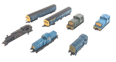 Lot 285 - MODEL RAILWAY - x5 N GAUGE GRAHAM FARISH & LIMA SHUNTERS & LOCOMOTIVE
