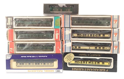 Lot 301 - MODEL RAILWAY - x9 BOXED LIMA, DAPOL & OTHER N GAUGE COACHES
