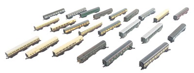 Lot 226 - MODEL RAILWAY - x23 N GAUGE COACHES & CARRIAGES
