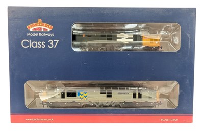 Lot 30 - MODEL RAILWAY - BACHMANN OO GAUGE RAILFREIGHT TWIN PACK