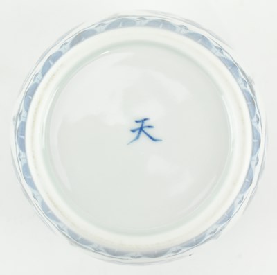 Lot 138 - BLUE AND WHITE "PHOENIX" GINGER JAR 青花凤凰天字罐