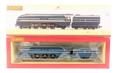 Lot 12 - MODEL RAILWAY - HORNBY OO GAUGE QUEEN MARY LOCOMOTIVE